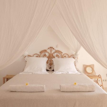 La Kazaka Terre Sainte Bed & Breakfast Exterior photo